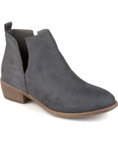 JOURNEE COLLECTION WOMEN'S RIMI NOTCHED ANKLE STACKED HEEL BOOTIES