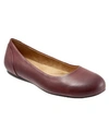 Softwalk Sonoma Flat In Burgundy