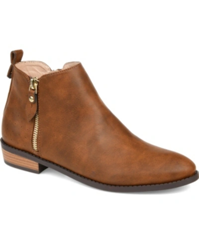 JOURNEE COLLECTION WOMEN'S ELLIS SIDE ZIP ANKLE BOOTIES