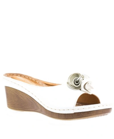 GC SHOES WOMEN'S SYDNEY ROSETTE WEDGE SANDALS