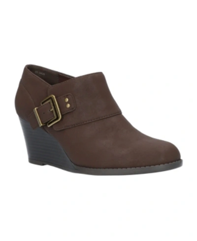 Easy Street Mendi Comfort Wedges Women's Shoes In Brown