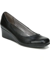 Lifestride Groovy Wedge Pumps In Black Smooth