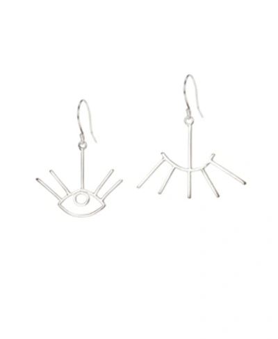 Amorcito Eye Wink Earrings In Silver