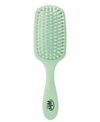 WET BRUSH GO GREEN TEA TREE OIL INFUSED BRUSH