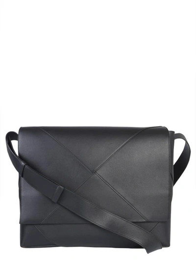 Bottega Veneta Messenger Bag In Black