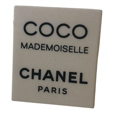 Pre-owned Chanel White Pins & Brooches