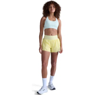 2xu Aero Mesh Medium Impact Bra In Yellow