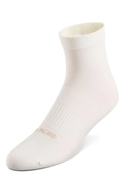2xu Performance Crew Grip Socks In White