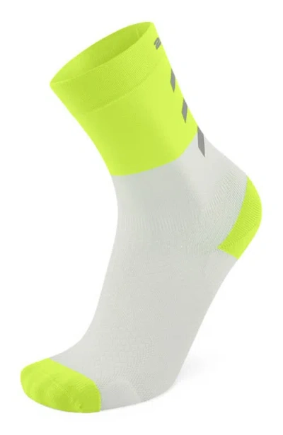 2xu Vectr Reflective Crew Socks In White