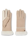 UGG UGG SEAMED TOUCHSCREEN COMPATIBLE GENUINE SHEARLING LINED GLOVES,17371