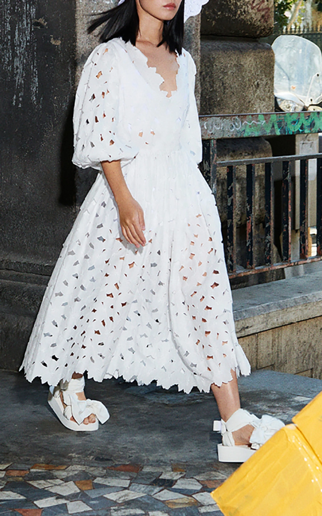 RED VALENTINO カットアウト バンダナプリント ミディワンピース REDVALENTINO カットアウト メタリックフローラルプリントフィル