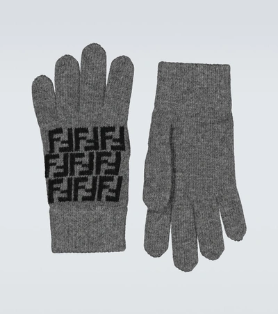 Fendi Ff Wool Gloves In Grey