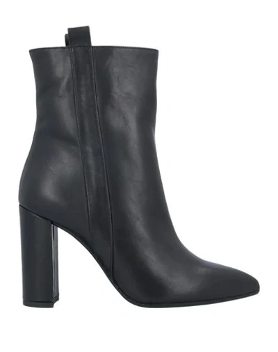 Chantal Ankle Boot In Black