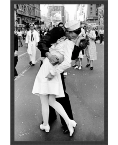Amanti Art Kissing On Vj Day - Times Square Framed Art Print In No Color