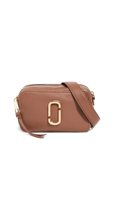 The Marc Jacobs Softshot 21 Leather Crossbody In Milk Chocolate