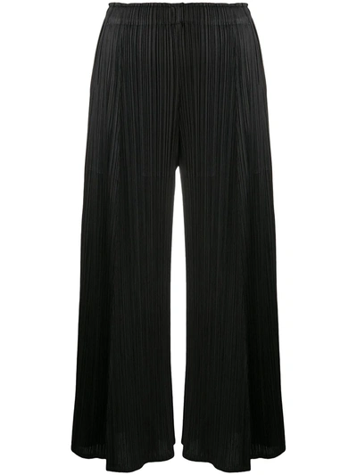 Issey Miyake Flared Pleated Crop Trousers In Black