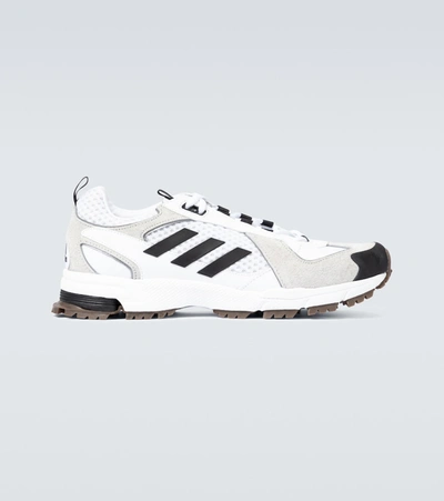 Adidas Originals 草坪足球运动鞋 In White