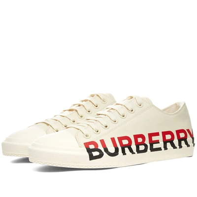 Burberry Logo Larkhall Canvas Sneakers In Cream