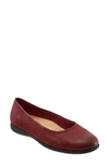 Trotters Darcey Flat Women's Shoes In Dark Red