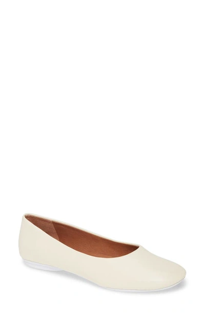 Gentle Souls By Kenneth Cole Gentle Souls Signature Eugene Travel Ballet Flat In White Leather