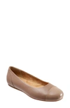 Softwalkr Sonoma Cap Toe Flat In Taupe Leather