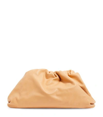 Bottega Veneta The Pouch Leather Clutch In Neutral