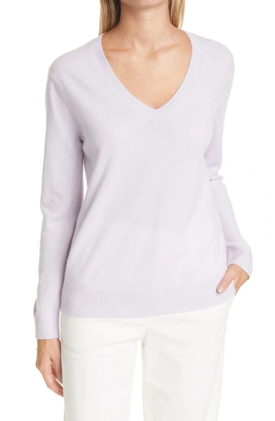 Vince Weekend V-neck Sweater In French Lilac