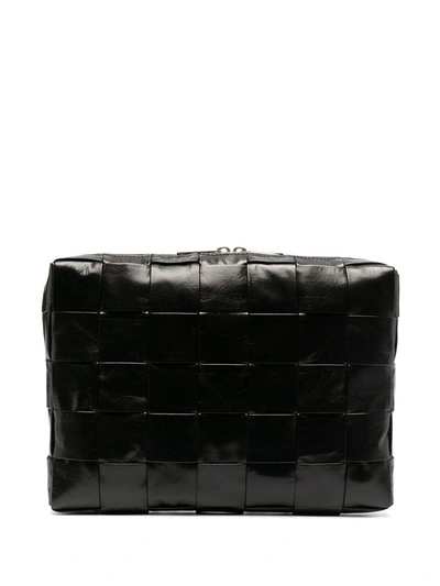 Bottega Veneta Zipped Intrecciato Clutch Bag In Black