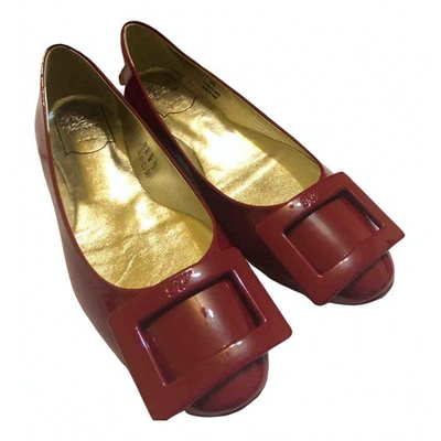 Pre-owned Roger Vivier Gommetine Patent Leather Ballet Flats In Red