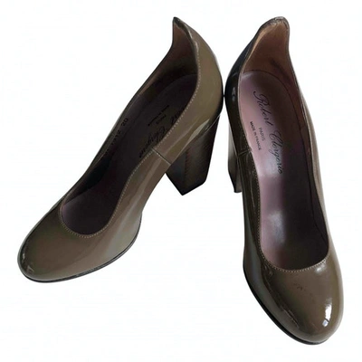 Pre-owned Robert Clergerie Patent Leather Heels In Khaki