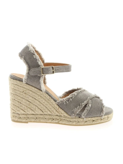 Castaã±er Bromelia Frayed Wedge Sandals In Grey
