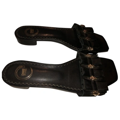 Pre-owned Class Cavalli Leather Flats In Black