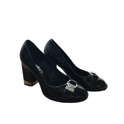 Pre-owned Byblos Patent Leather Heels In Black