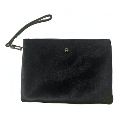 Pre-owned Aigner Velvet Clutch Bag In Black