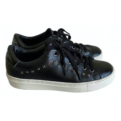 Pre-owned Skechers Leather Trainers In Black