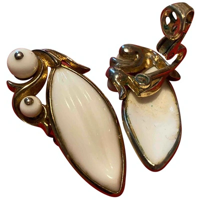 Pre-owned Trifari Earrings In White