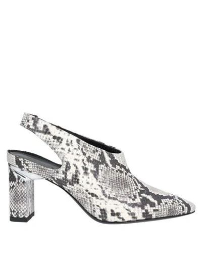 Vic Matie Pumps In White