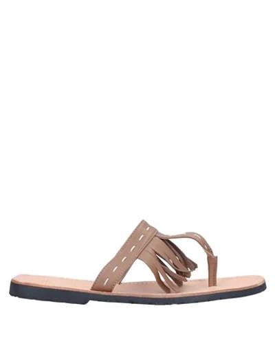 Virreina Toe Strap Sandals In Khaki