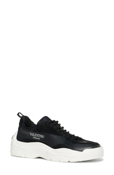 Valentino Garavani Gumboy Logo-print Sneakers In Nero Nero Nero Bianco