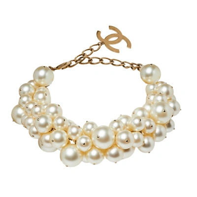 Pre-owned Chanel Pale Gold Tone Faux Pearl Cluster Choker Necklace In Cream