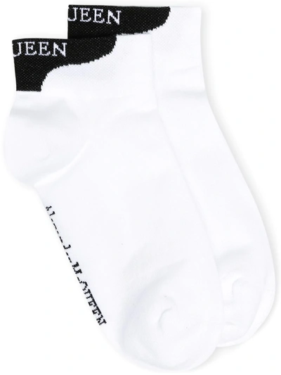 Alexander Mcqueen Logo Branded Ankle Sport Socks In White/black