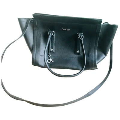Pre-owned Calvin Klein Patent Leather Handbag In Black