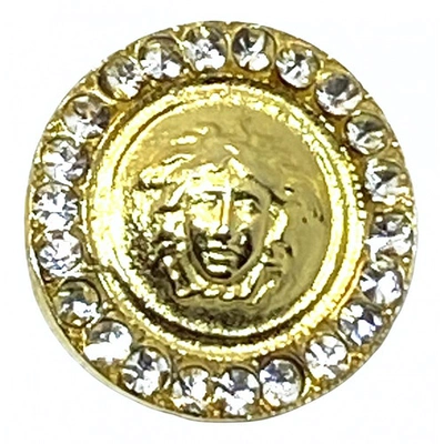 Pre-owned Versace Medusa Gold Metal Pins & Brooches
