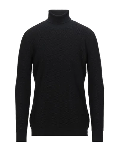 +39 Masq Turtleneck In Black