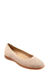 Trotters Darcey Women's Perforated Flats Women's Shoes In Beige