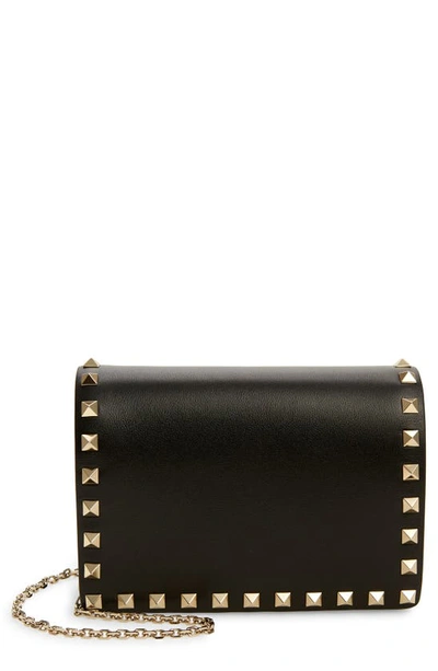 Valentino Garavani Rockstud Vitello Chain Clutch Bag In Nero