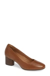 Clarksr Clarks Un Cosmo Step Pump In Dark Tan Leather