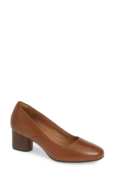 Clarksr Clarks Un Cosmo Step Pump In Dark Tan Leather