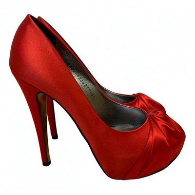 Pre-owned Gina Cloth Heels In Red