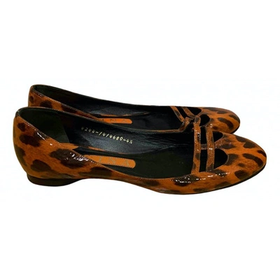 Pre-owned Gina Patent Leather Flats In Orange